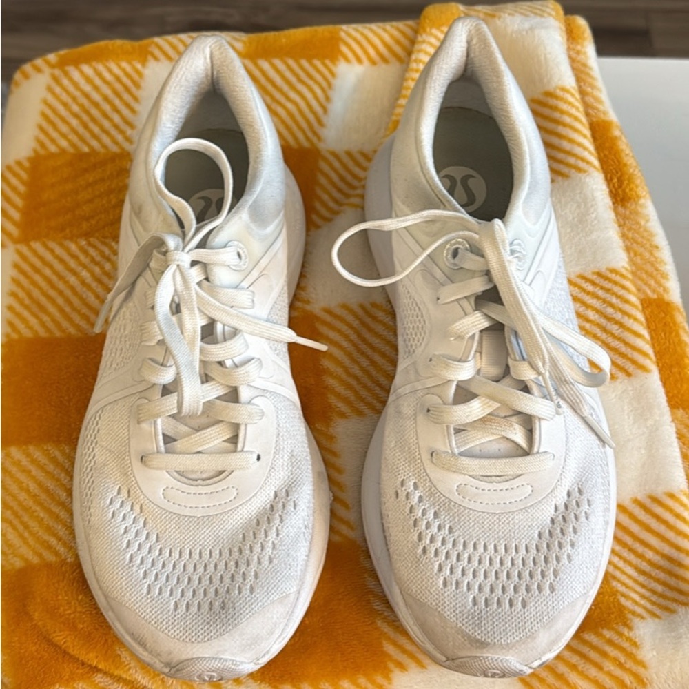 Lululemon sneakers size 6.5